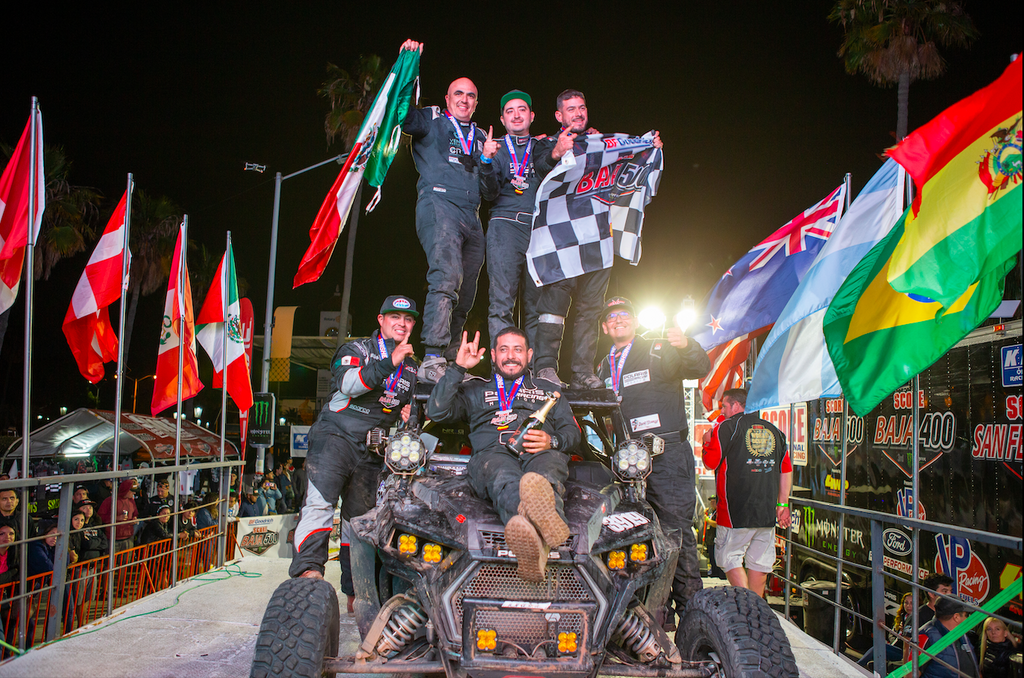 El equipo mexicano LPZ Motorsports consiguió la bandera de cuadros en la Baja 500