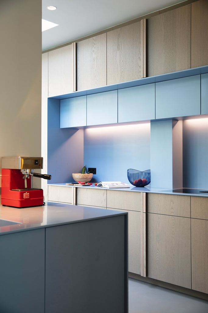 HIMACS aporta color y calidez a esta moderna cocina de estilo escandinavo