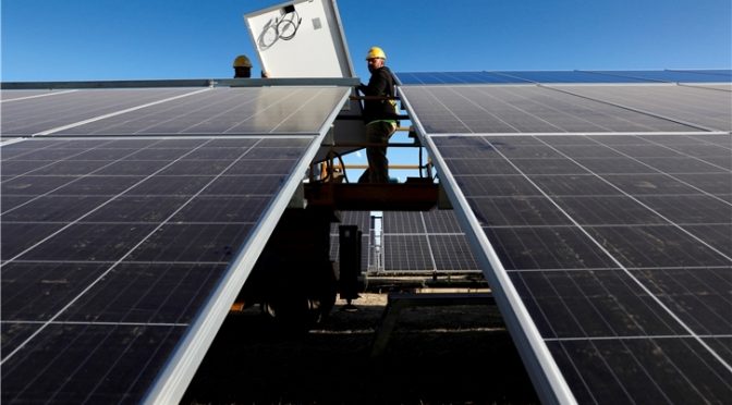Iberdrola inicia la construcción de su primera central fotovoltaica en Aragón