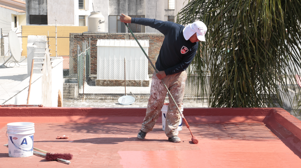 Henkel, a través de su marca Fester, continúa apoyando la restauración de techos y superficies de diversas ONG