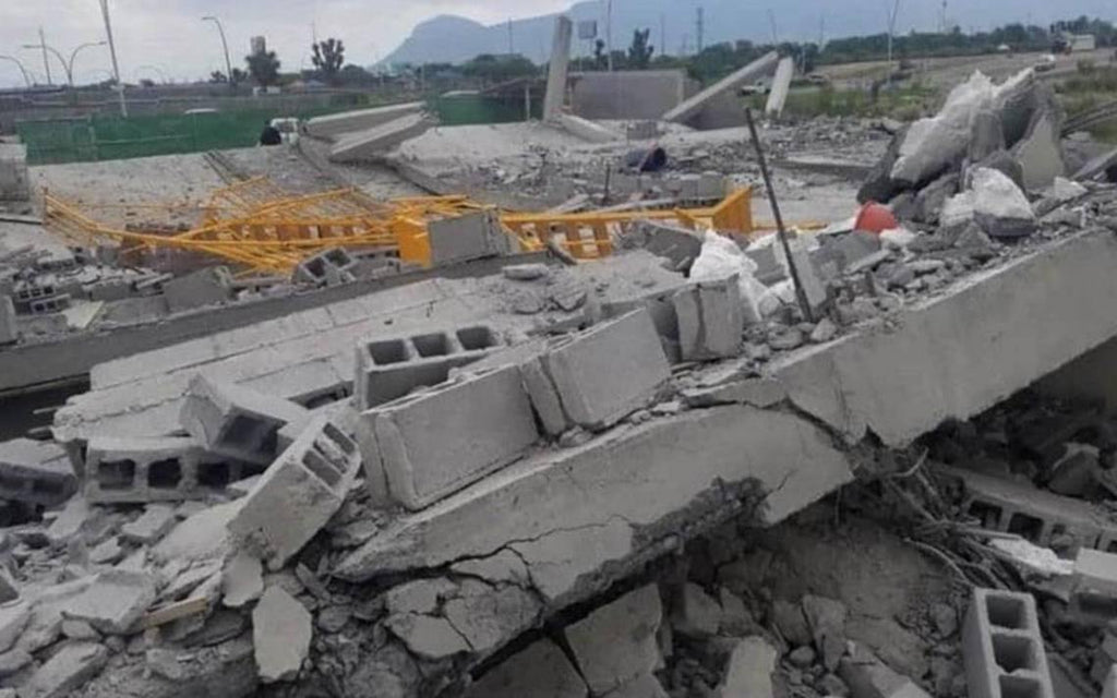 Colapsa construcción de plaza comercial en Jalisco