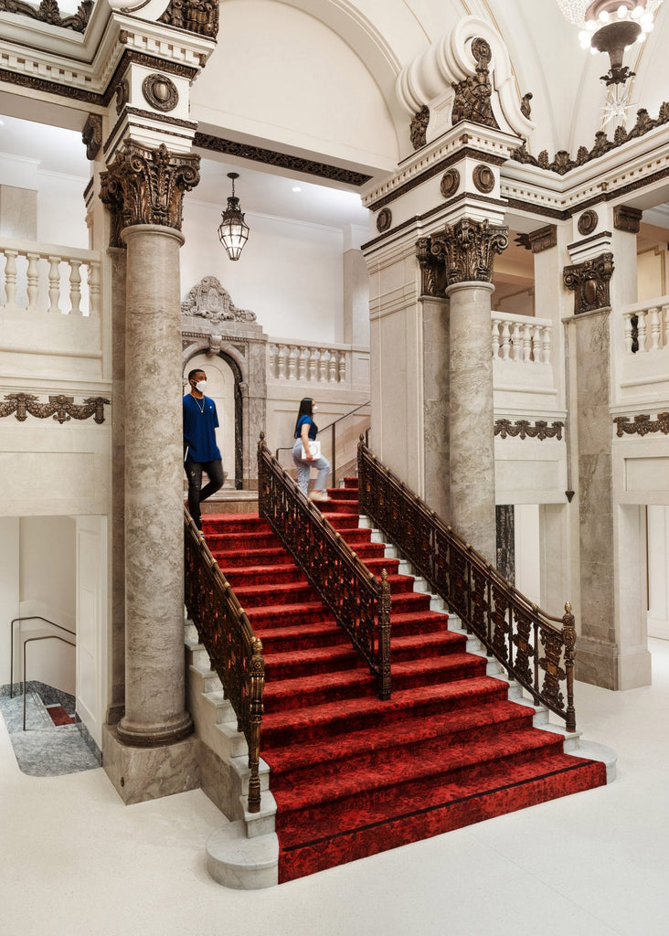 Apple opens store by Foster + Partners in Los Angeles' historic Tower Theatre