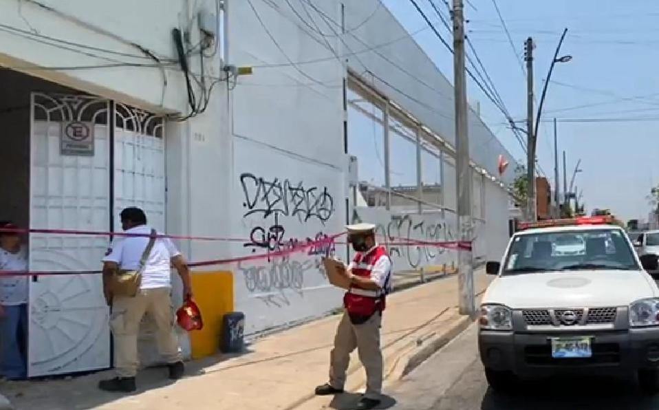 Construcción se viene abajo mientras hombre trabajaba en Guadalajara