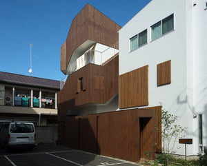 Maki Onishi crea arquitectura lúdica para grandes urbes