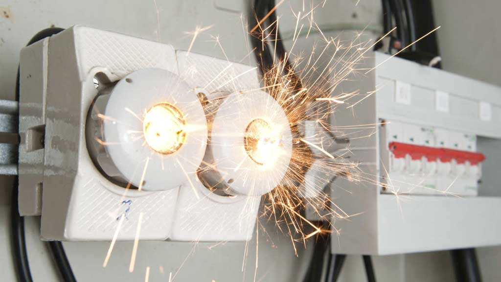5 consejos para identificar una falla eléctrica en tu casa o espacio de trabajo (y evitar accidentes)