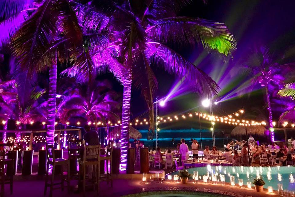 Vacaciones e iluminación: diseñando experiencias nocturnas en playas y espacios abiertos