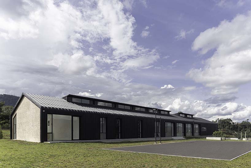 Side FX Arquitectura diseña un comedor comunitario en Macas