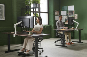 Colebrook Bosson Saunders reinventa el icónico brazo para monitor Flo