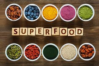 Superfoods que te ayudarán a lucir una piel increíble este verano.